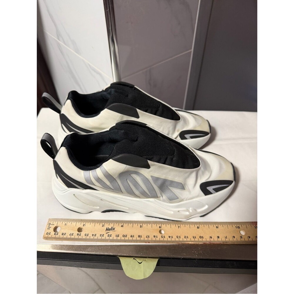 adidas YZY 700 MNVN White and Black - SIZE 6